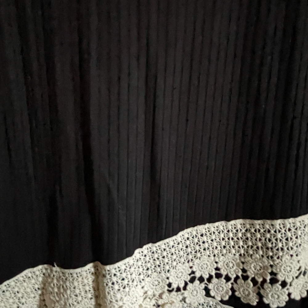Top Shortsleeved Top Black & Lace Wrapped Around Bottom New Mode Brand - Picture 3 of 4